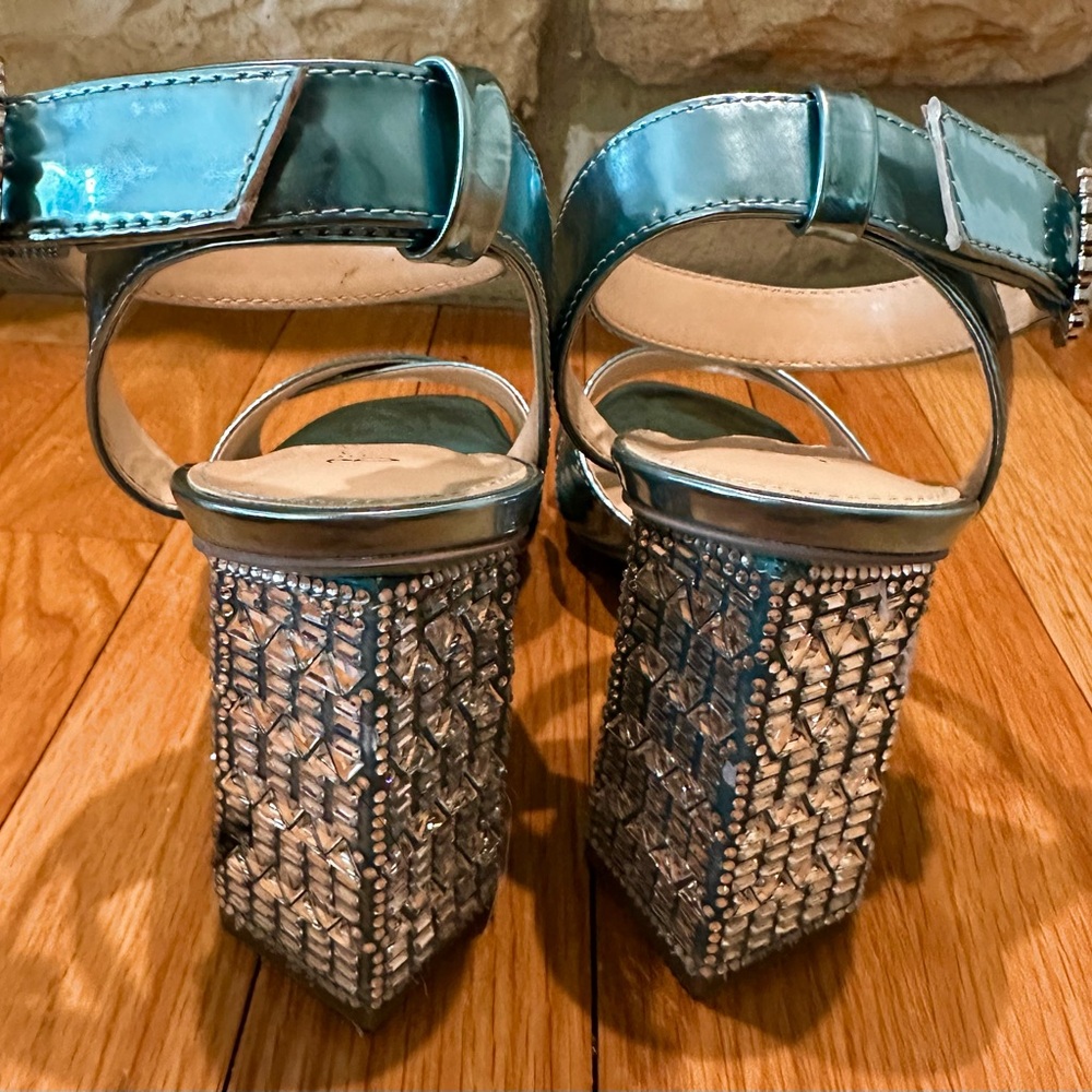 Betsey Johnson Women’s Sb-Bell Metallic Teal Heels - Picture 5 of 11